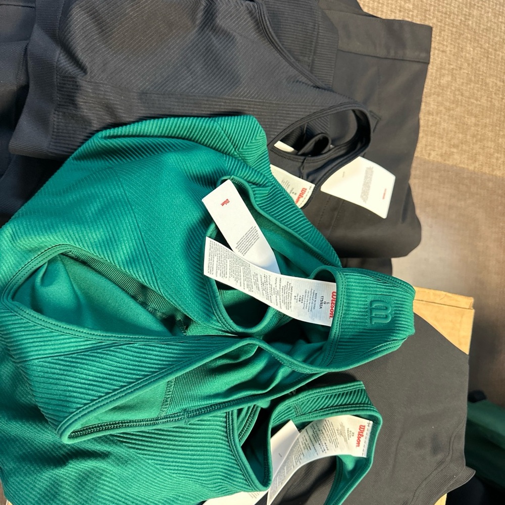 Wilson NWT tennis dress and brami- Sports Bra Bramis black 1XL, 1 green dress L - Picture 5 of 7